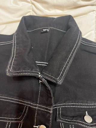 Vestido vaquero negro con costuras blancas