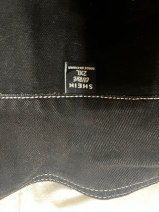 Vestido vaquero negro con costuras blancas