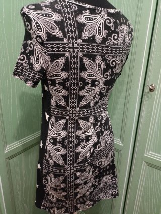 Vestito fantasia paisley e stelle
