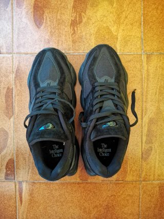 New Balance 9060 Nere - Taglia 44 (Calza 42/42.5)