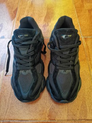New Balance 9060 Nere - Taglia 44 (Calza 42/42.5)