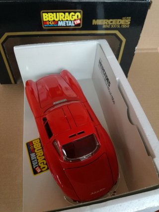 1/18 MODELLO MERCEDES 300 SL RED BURAGO