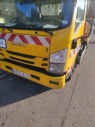 Isuzu NPR 2018