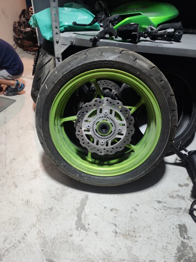 Llanta trasera Kawasaki Z900  solo la trasera