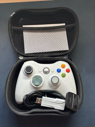 Xbox 360 Slim 250 GB Negra + mando + RDR GOTY