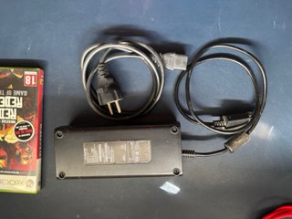 Xbox 360 Slim 250 GB Negra + mando + RDR GOTY