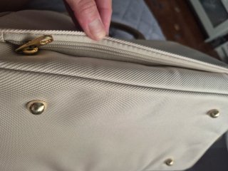 Neceser de viaje Samsonite beige y dorado