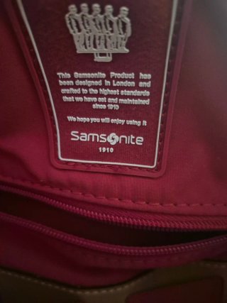 Neceser de viaje Samsonite beige y dorado