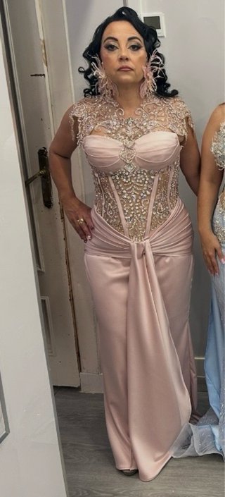 Vestido de fiesta dorado y rosa