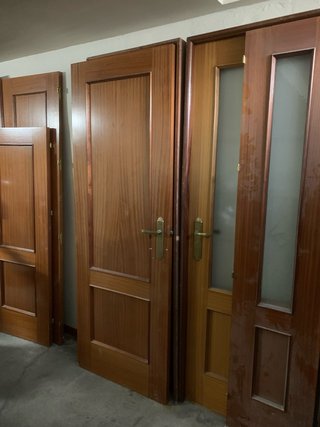 Puertas de madera de vivienda