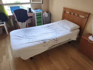 Mueble de salón ,frigorífico, sillones, mesas. Etc