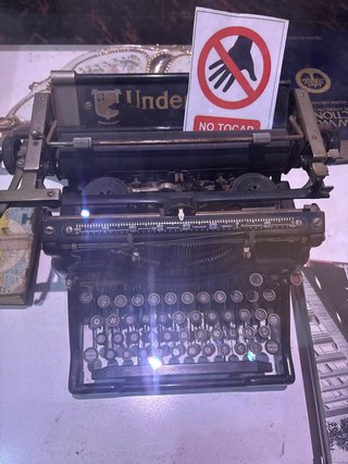 Máquina escribir Underwood antigua tiene 100 anos