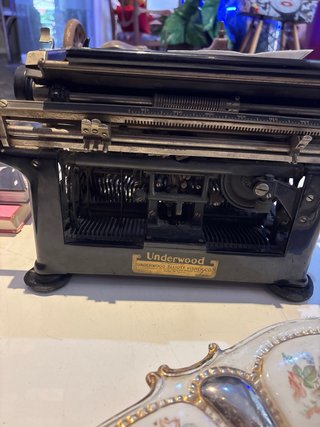 Máquina escribir Underwood antigua tiene 100 años