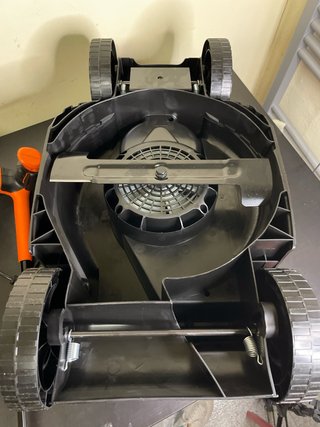 Cortacésped Eléctrico BLACK+DECKER 1200W 32CM