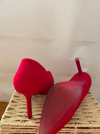 Zapatos de salón rojos