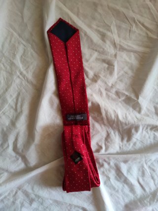 Corbata roja y puntitos blancos de Primark