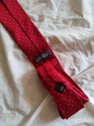 Corbata roja y puntitos blancos de Primark