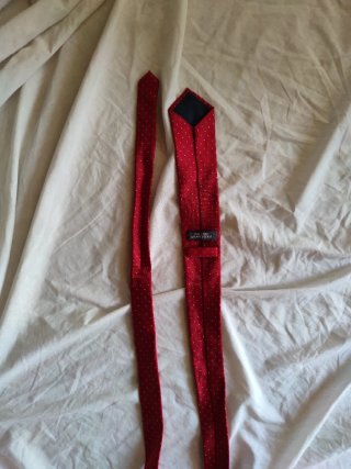 Corbata roja y puntitos blancos de Primark