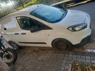 Ford E-Transit Courier 2018