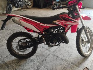 Beta Moto 49cc Enduro Roja y Blanca