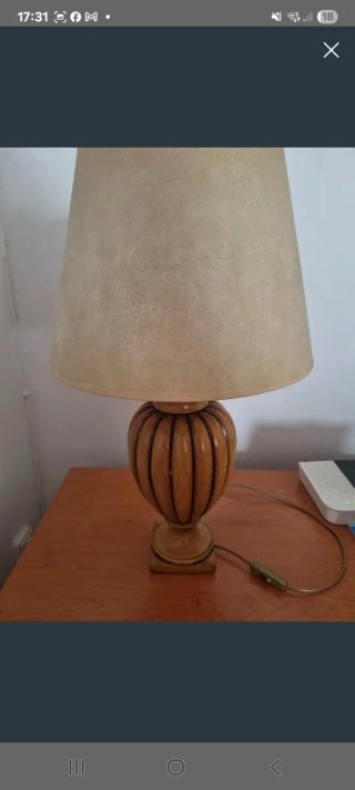 Lámpara de mesa madera y tela