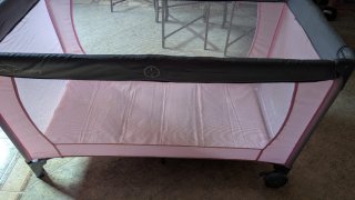 Cuna de viaje rosa