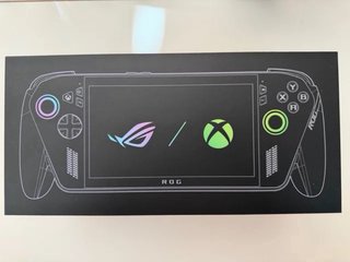 Console portatile Asus ROG Ally X con design ergonomico