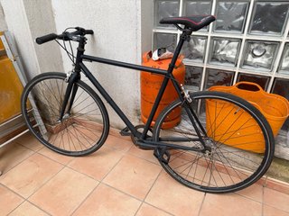 Bicicleta urbana negra