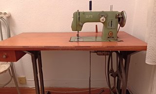 Máquina de coser Alfa 102-300 verde