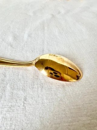 Cucharita de Café Bañada en Oro | Alta Calidad