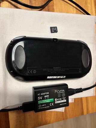 Sony PS Vita + memoria 8GB Negra + Cargador
