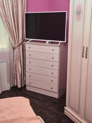 Conjunto dormitorio tocador y cómoda + cortinas