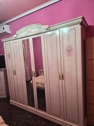 Conjunto dormitorio tocador y cómoda + cortinas