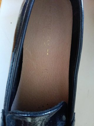 Zapatos negros mujer con cadena