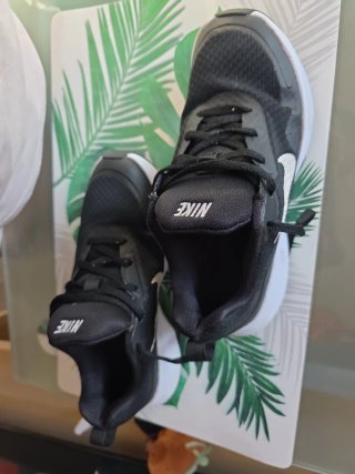 Zapatillas Nike Negras y Blancas