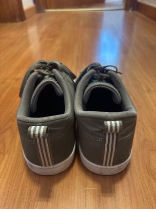 Tenis Adidas Originales Gris y Blanco