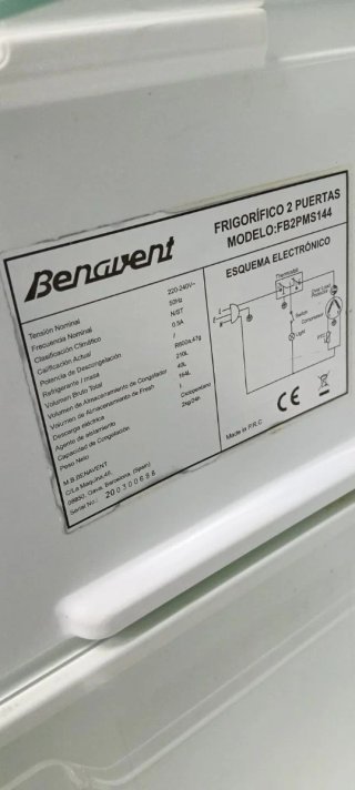 NEVERA PEQUEÑA HISENSE ENERGÍA A+ 143X55X55cm