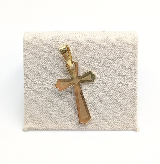 Colgante Cruz de oro de 18k, 0.74 g.