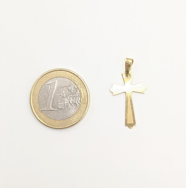 Colgante Cruz de oro de 18k, 0.74 g.