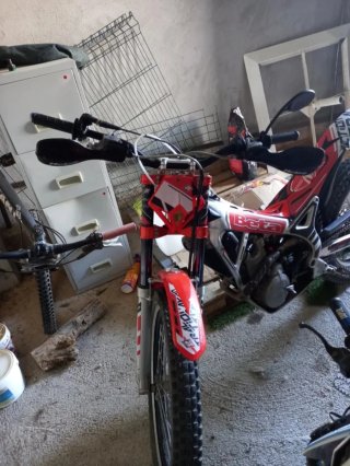Moto de trial Beta matriculada