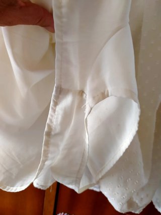 Vestido blanco bordado flores de Zara