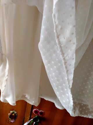 Vestido blanco bordado flores de Zara