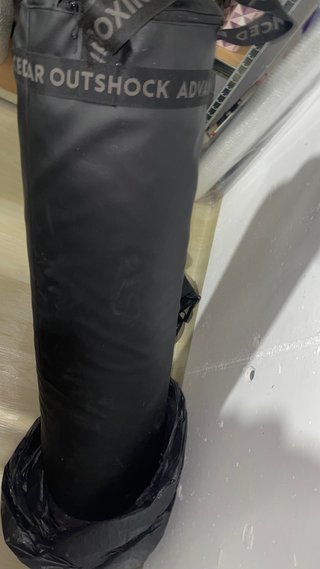 Saco de boxeo Outshock con guantes