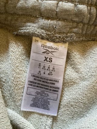 Pantalón corto gris Reebok