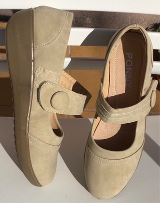 Zapatos de mujer beige con velcro