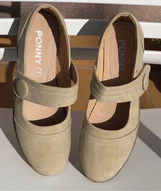 Zapatos de mujer beige con velcro
