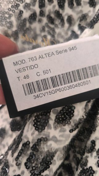 Vestido con estampado animal y plumas