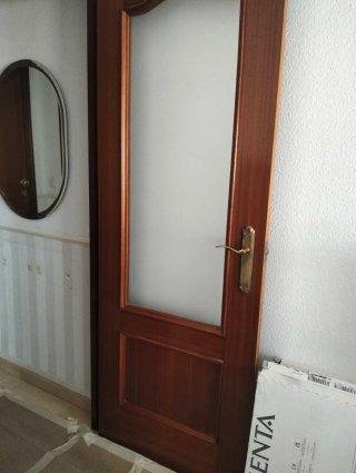 Puerta de paso con cristal. Medidad: 72x203