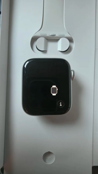 Apple Watch SE 2 Plata con Correa Blanca