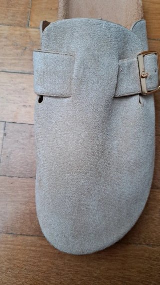 sandalias nuevas con etiqueta